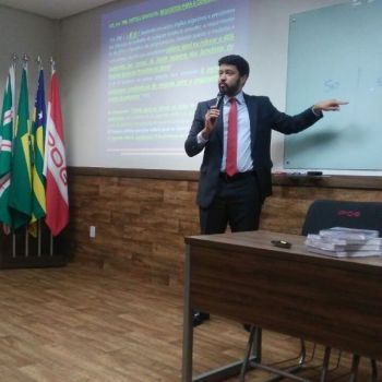 Palestra Reflexes sobre a Reforma Trabalhista com juiz Cleber Sales